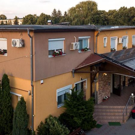 Hotel Tranzit Odorheiu Secuiesc Exterior foto
